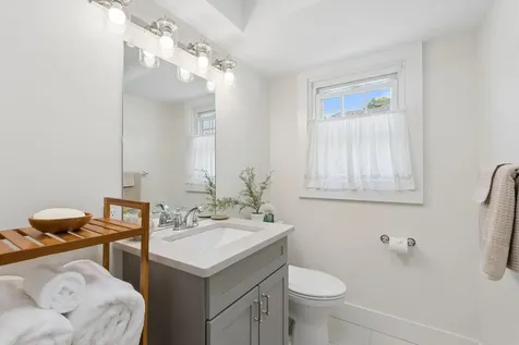12 Linwood Street Cape Elizabeth ME 04107