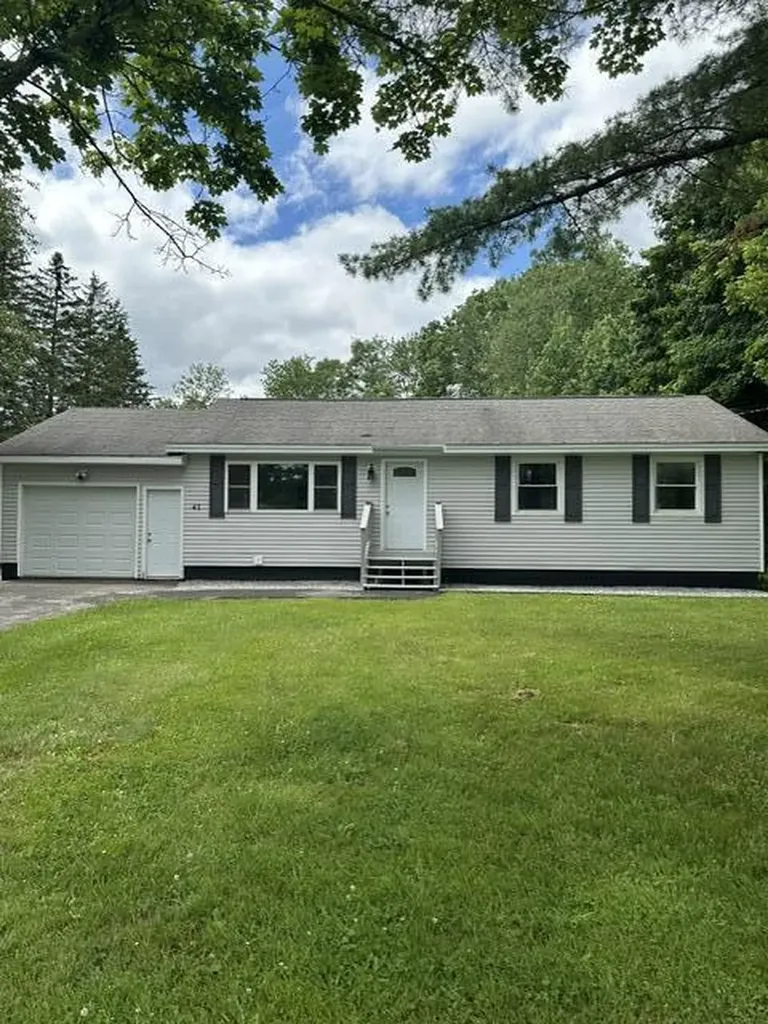 41 Thompson Road Veazie ME 04401