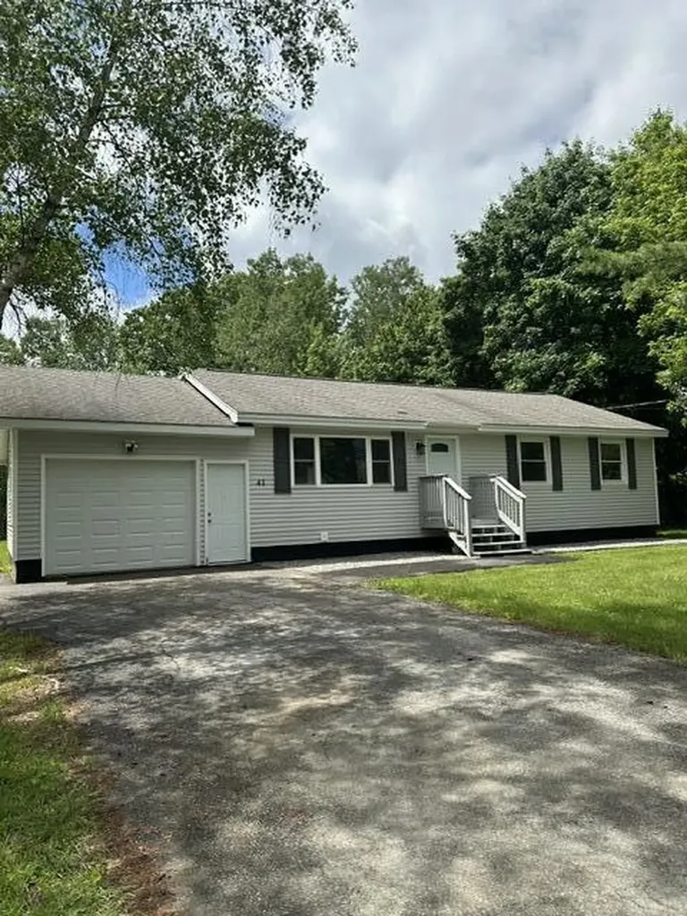 41 Thompson Road Veazie ME 04401