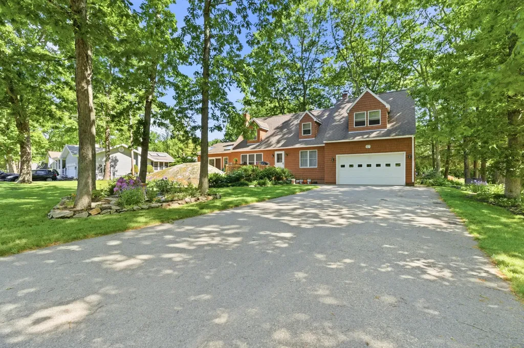 17 Waco Drive Biddeford ME 04005