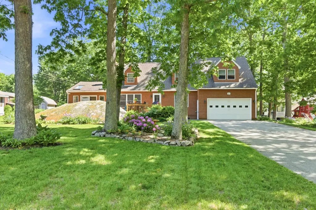 17 Waco Drive Biddeford ME 04005