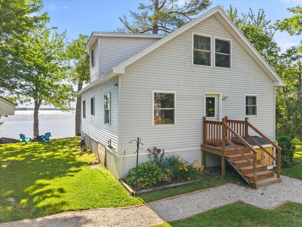 99 Lucky's Landing Glenburn ME 04401