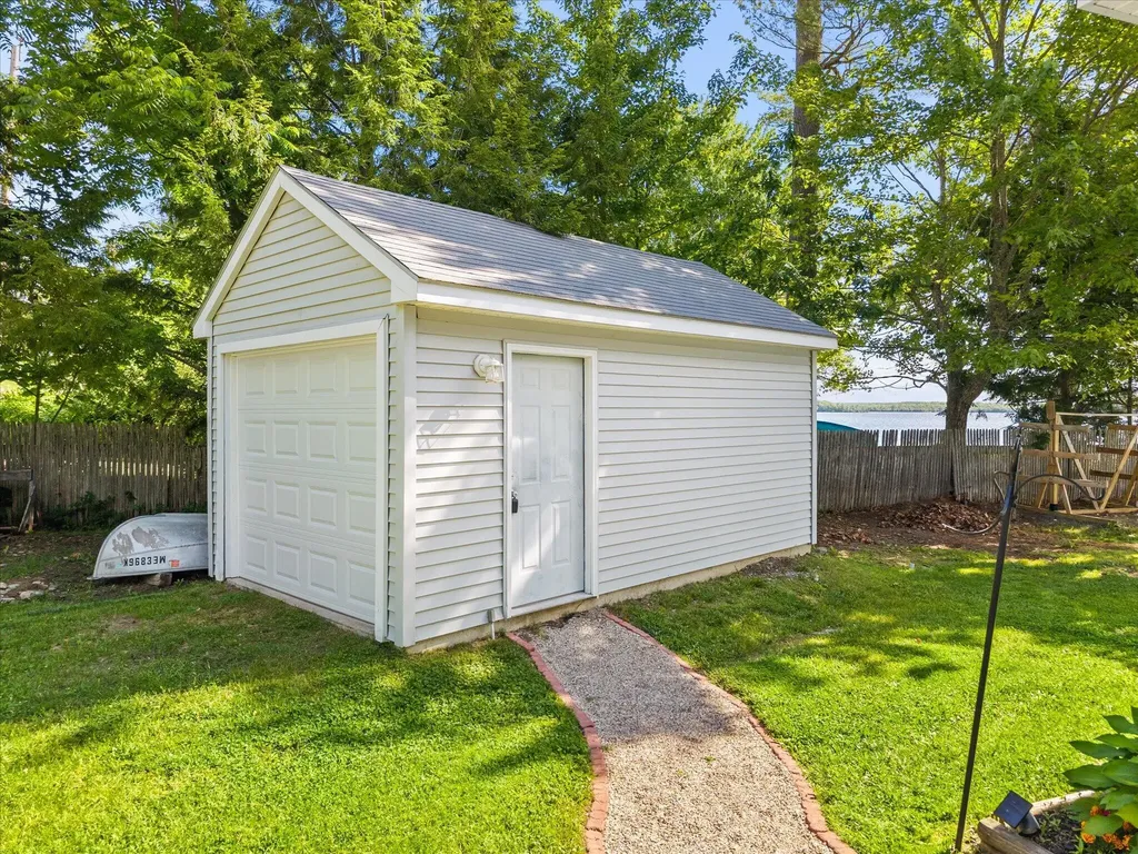 99 Lucky's Landing Glenburn ME 04401
