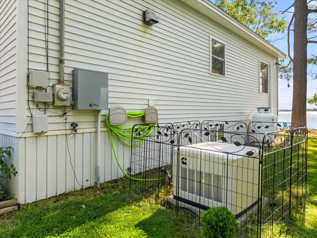 99 Lucky's Landing Glenburn ME 04401