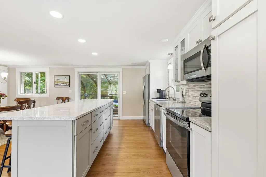 13 Harlow Street Scarborough ME 04074