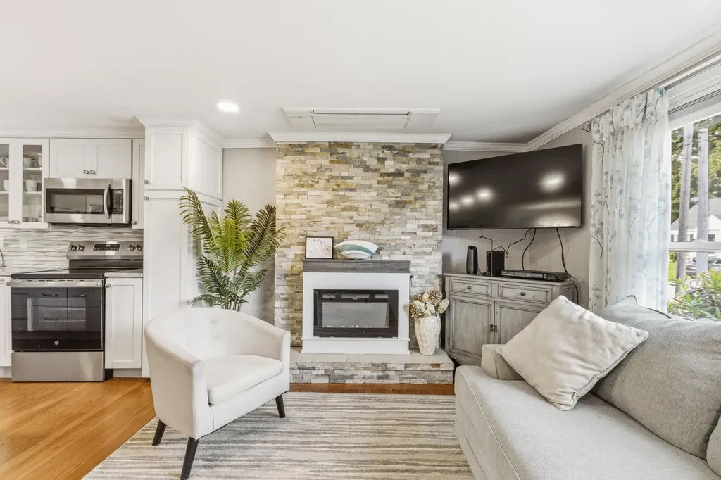 13 Harlow Street Scarborough ME 04074