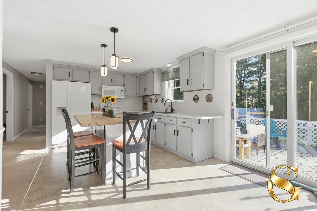 16 Coville Road Topsham ME 04086