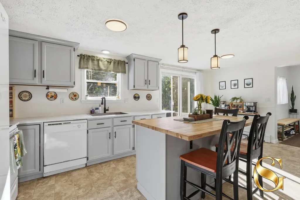 16 Coville Road Topsham ME 04086