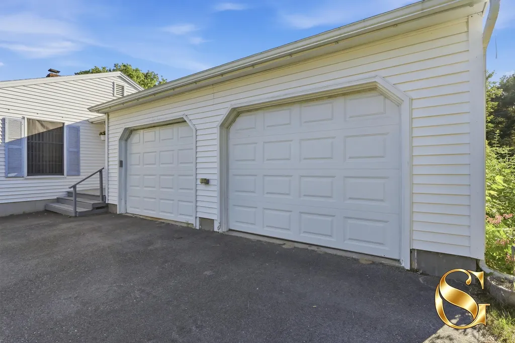 16 Coville Road Topsham ME 04086