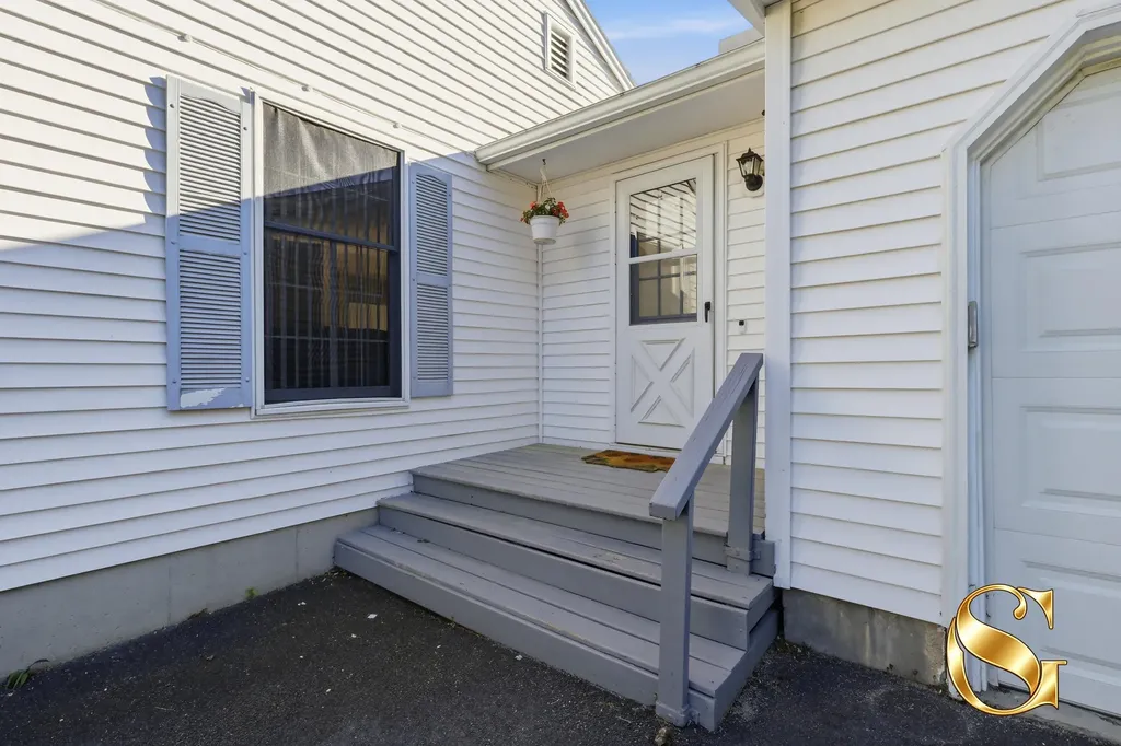 16 Coville Road Topsham ME 04086