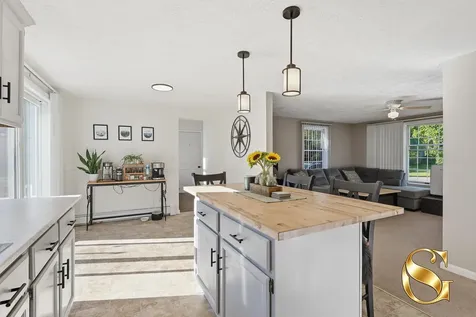 16 Coville Road Topsham ME 04086