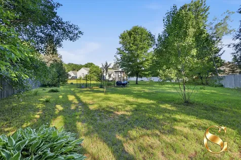 16 Coville Road Topsham ME 04086