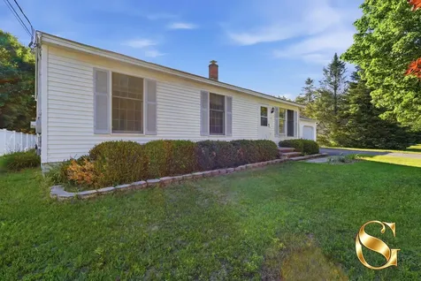 16 Coville Road Topsham ME 04086