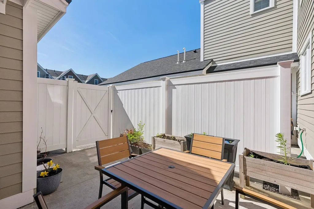 23 Frontrunner Way Scarborough ME 04074