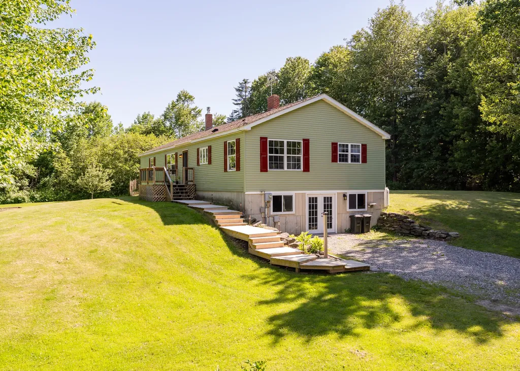 256 Meadow Road Topsham ME 04086