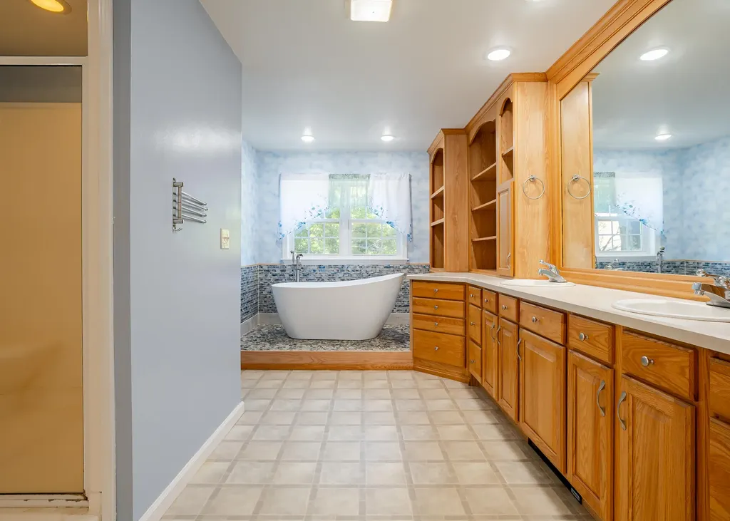 256 Meadow Road Topsham ME 04086