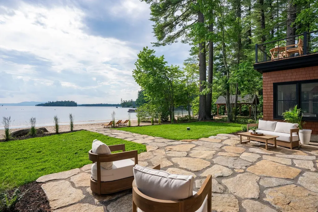 32 Hutchins Road Raymond ME 04071