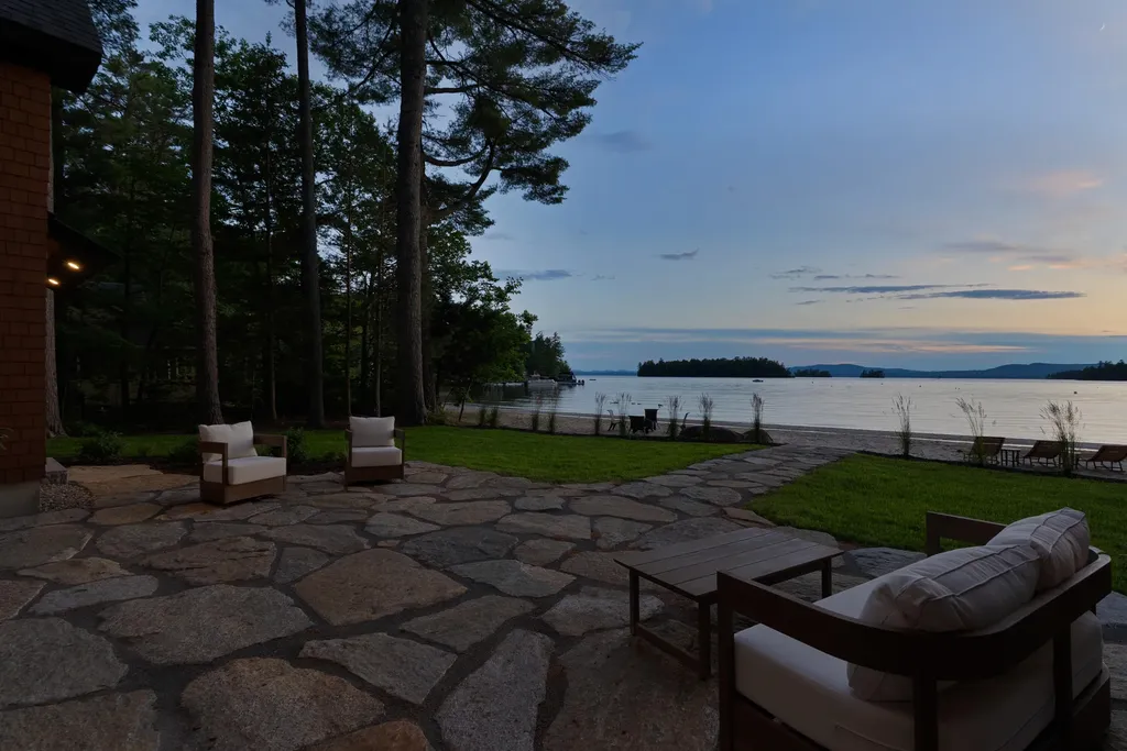 32 Hutchins Road Raymond ME 04071