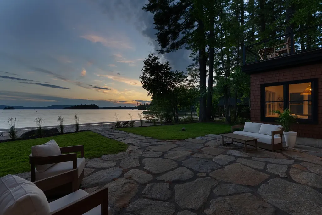 32 Hutchins Road Raymond ME 04071