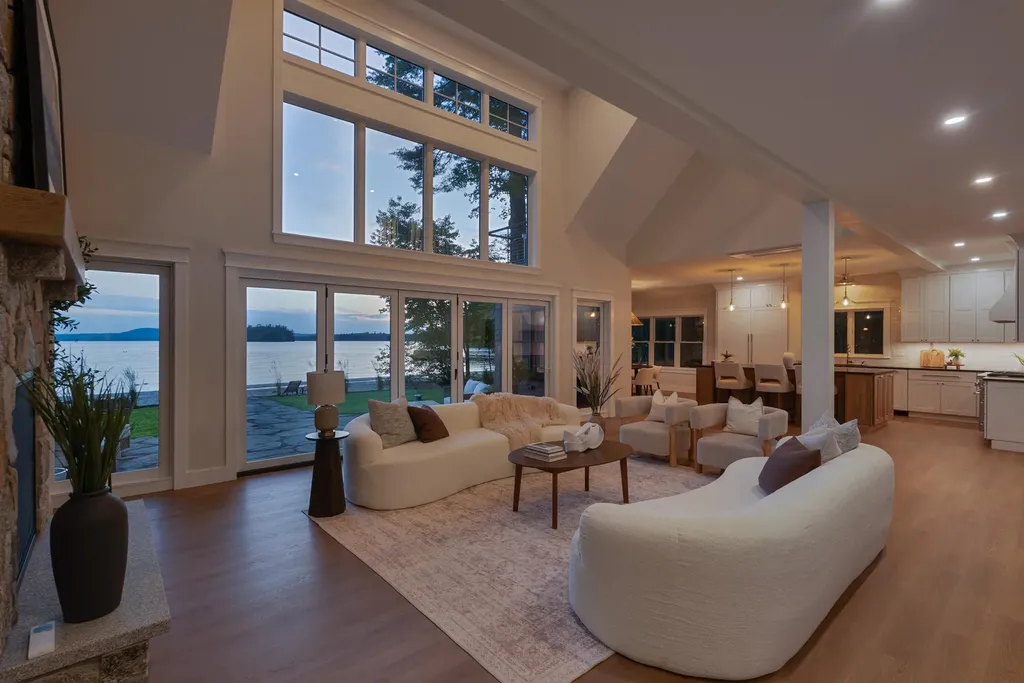 32 Hutchins Road Raymond ME 04071
