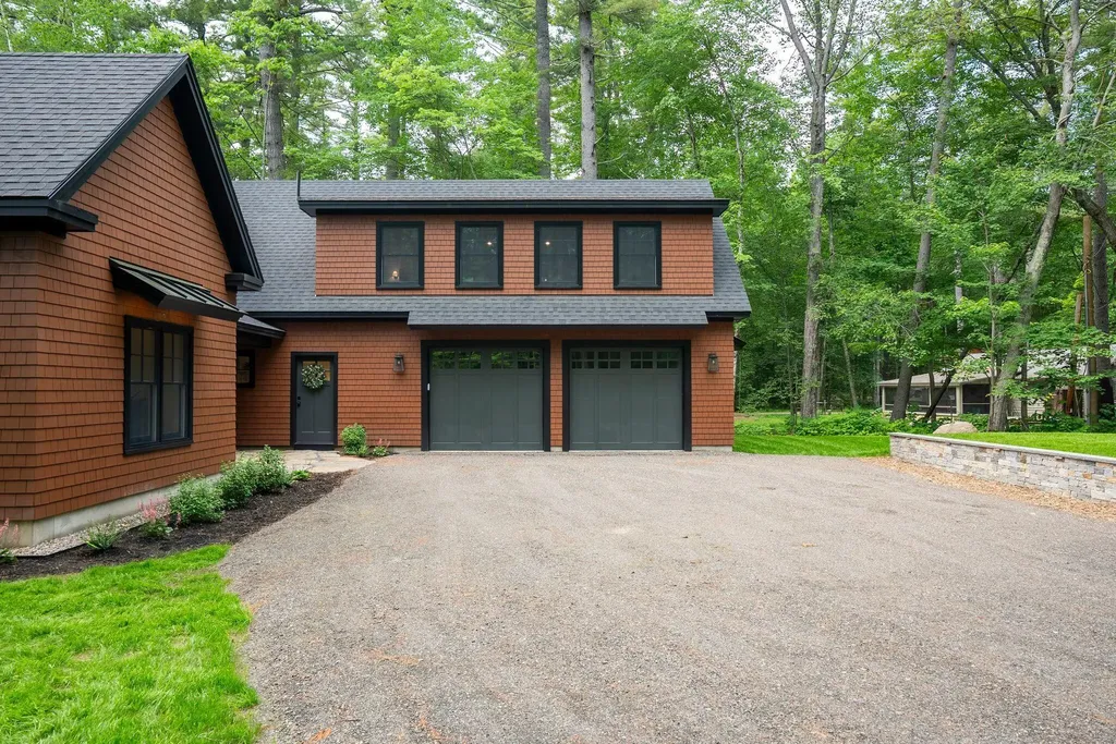 32 Hutchins Road Raymond ME 04071