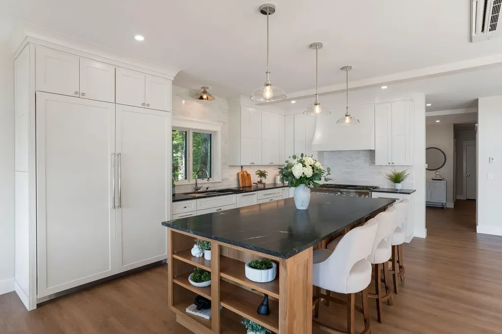 32 Hutchins Road Raymond ME 04071
