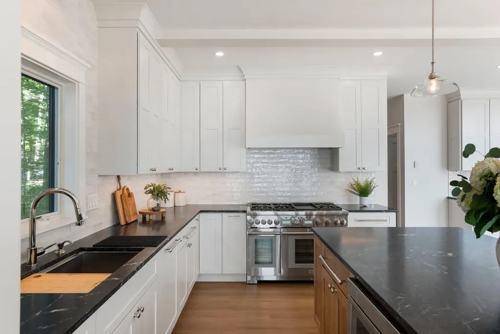32 Hutchins Road Raymond ME 04071