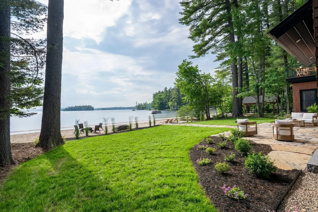 32 Hutchins Road Raymond ME 04071