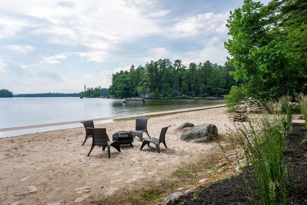 32 Hutchins Road Raymond ME 04071
