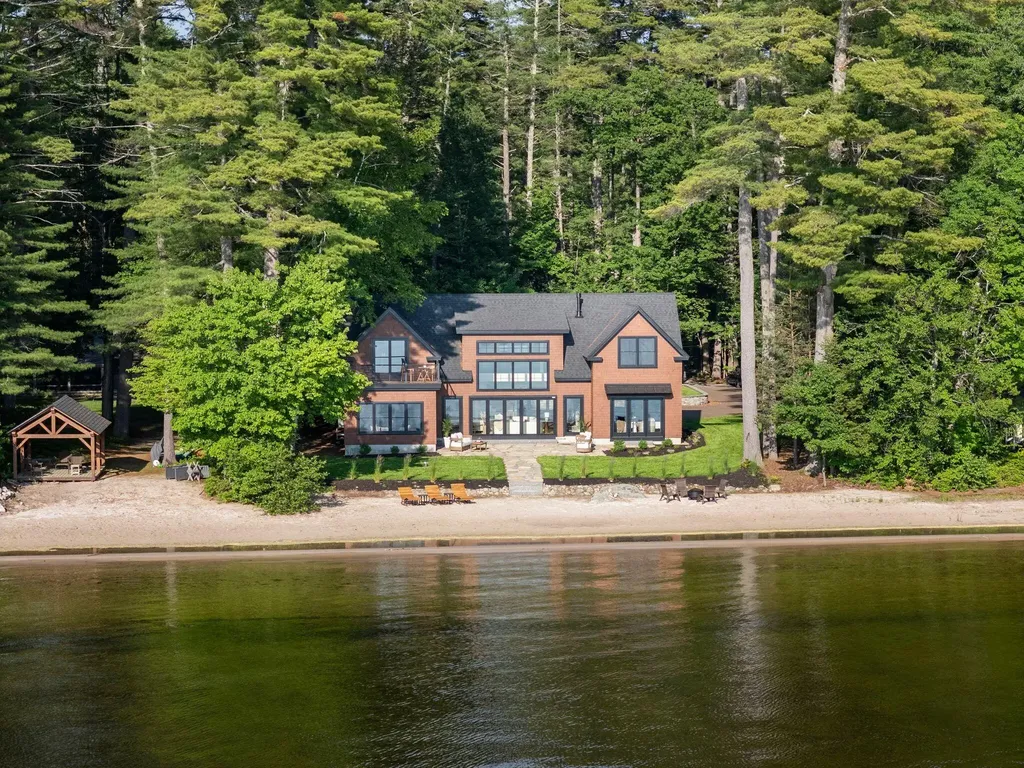 32 Hutchins Road Raymond ME 04071