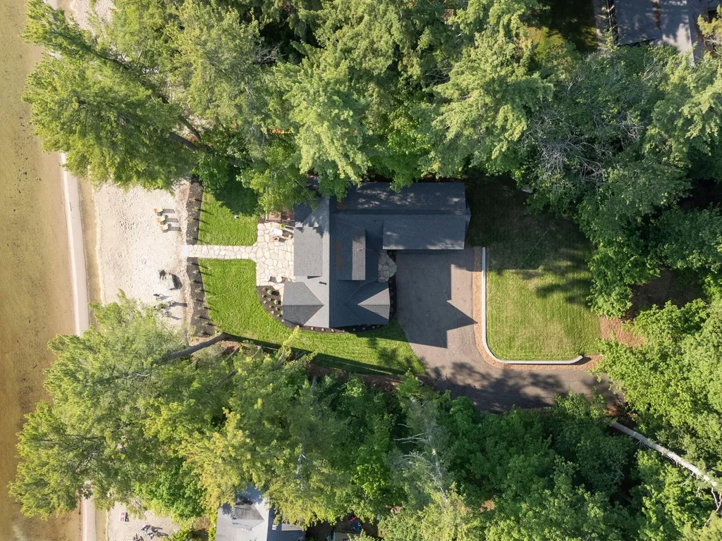 32 Hutchins Road Raymond ME 04071