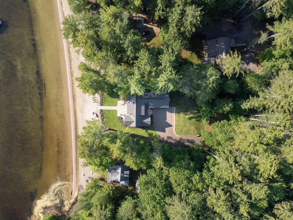 32 Hutchins Road Raymond ME 04071
