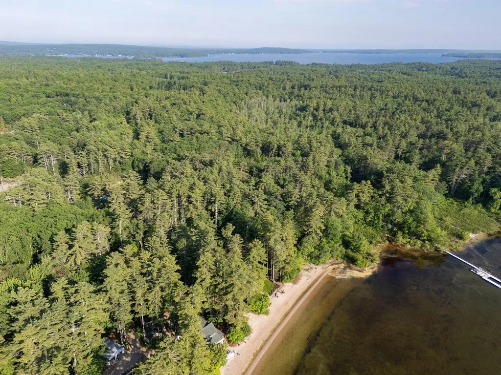 32 Hutchins Road Raymond ME 04071