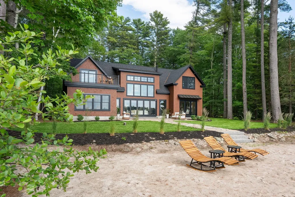 32 Hutchins Road Raymond ME 04071