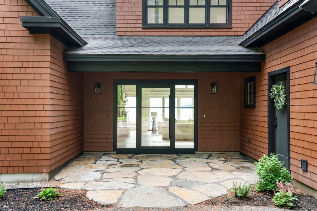 32 Hutchins Road Raymond ME 04071