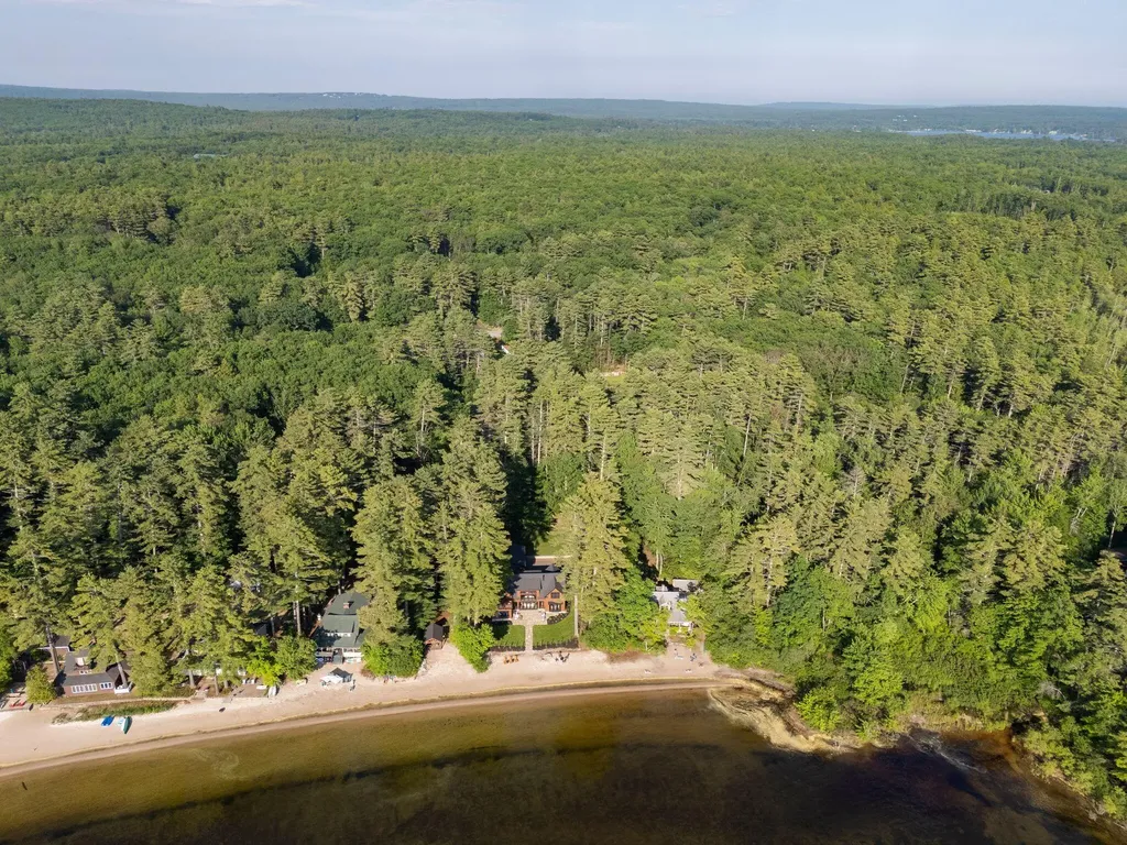 32 Hutchins Road Raymond ME 04071