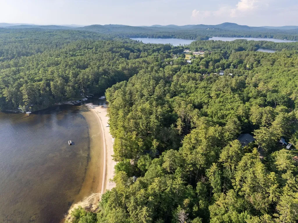 32 Hutchins Road Raymond ME 04071