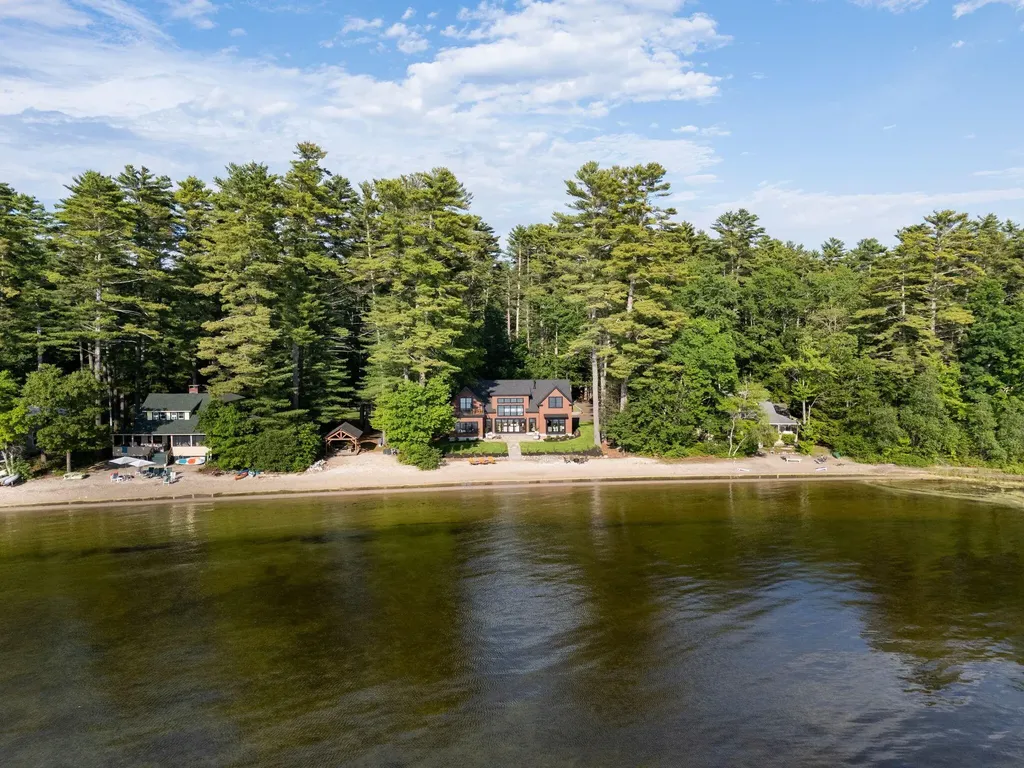 32 Hutchins Road Raymond ME 04071