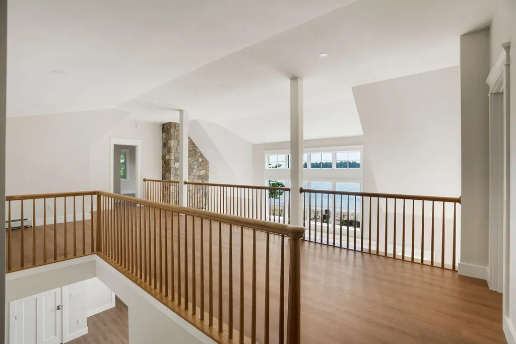 32 Hutchins Road Raymond ME 04071