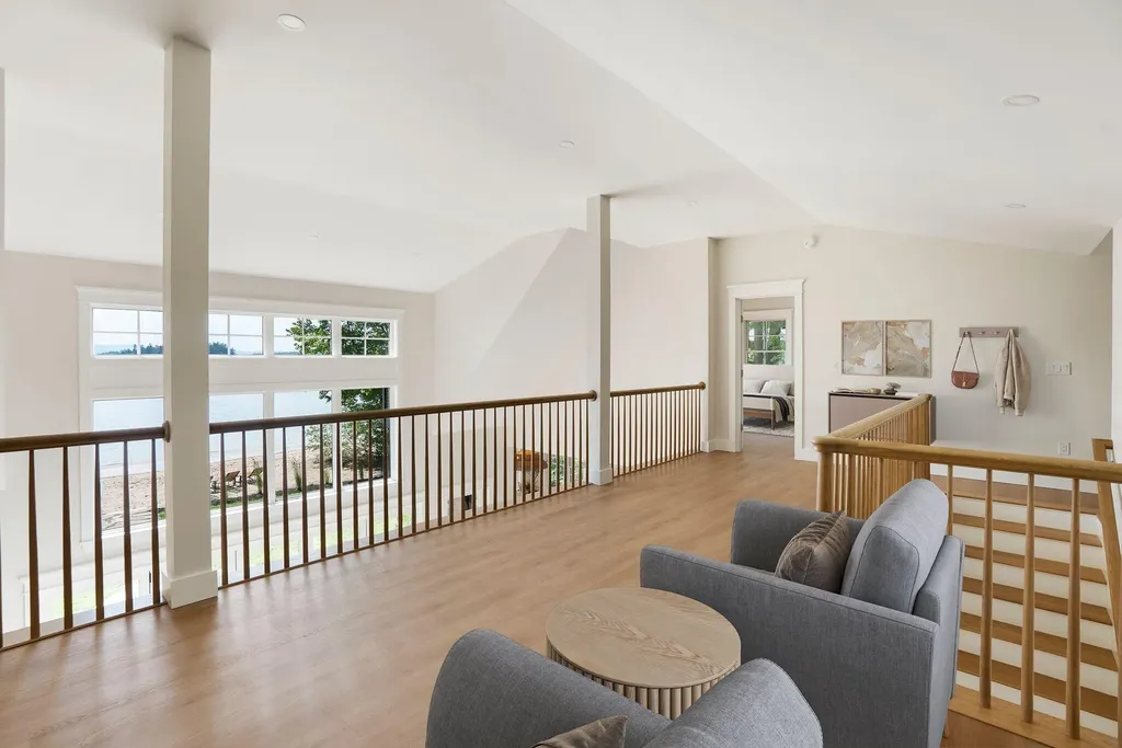 32 Hutchins Road Raymond ME 04071