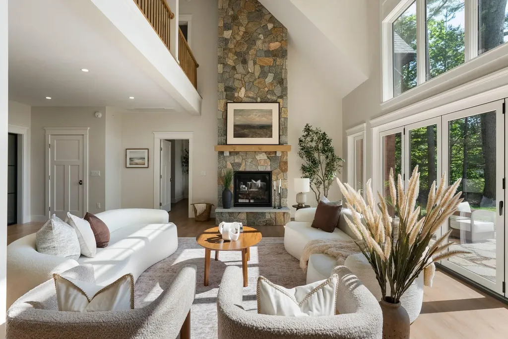 32 Hutchins Road Raymond ME 04071