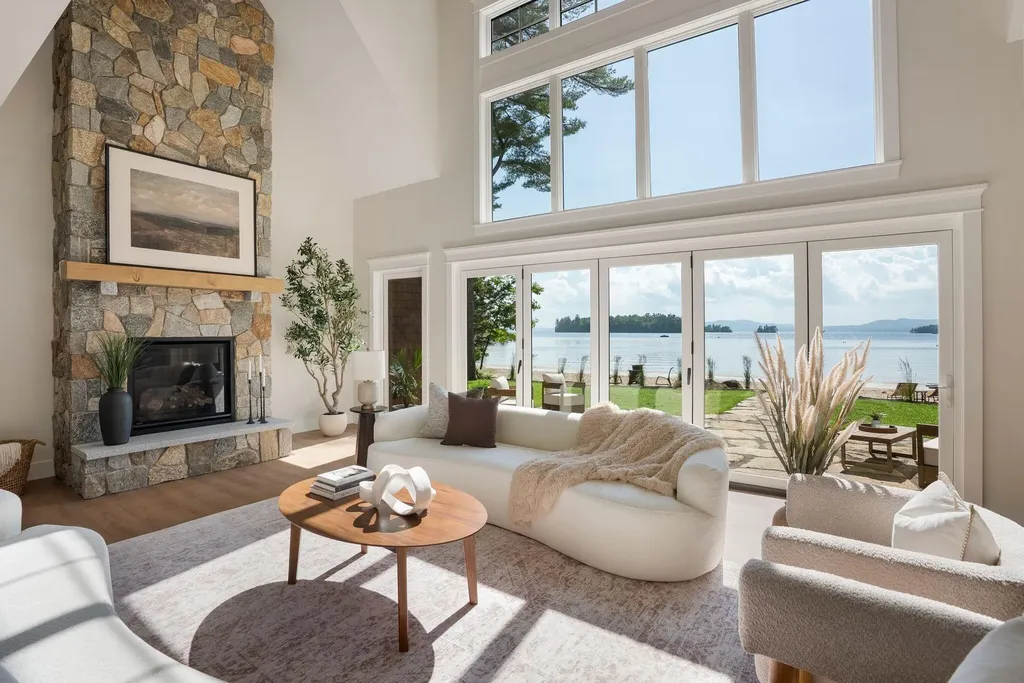 32 Hutchins Road Raymond ME 04071