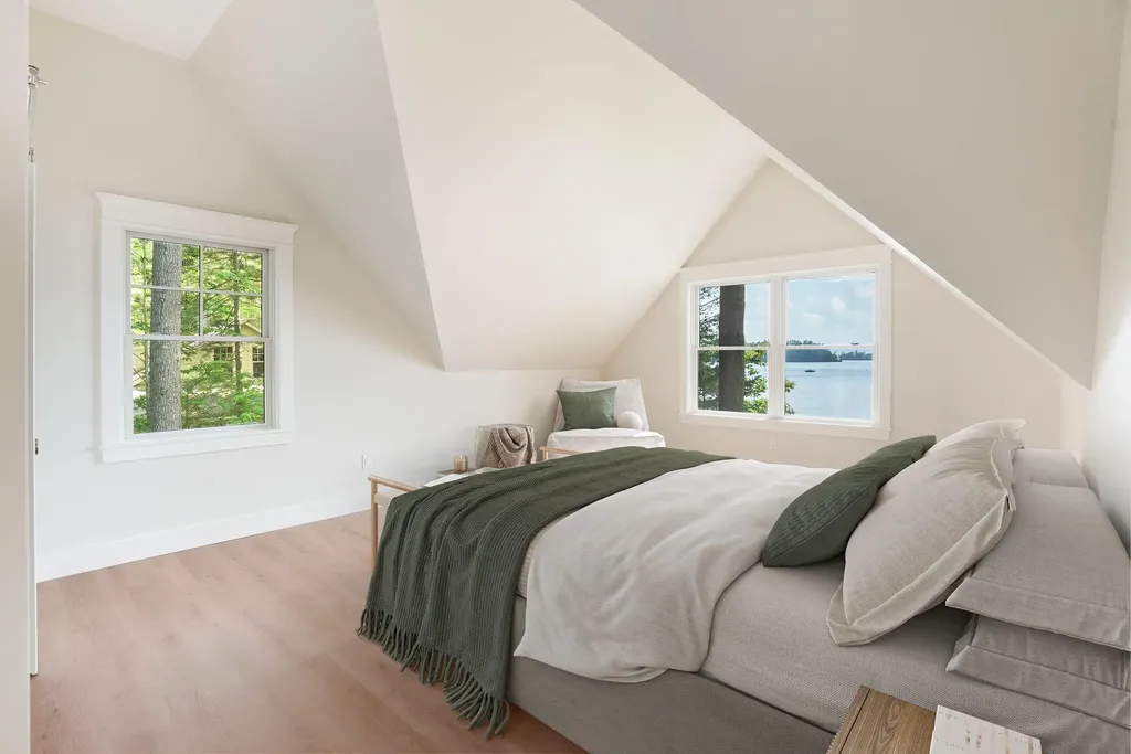 32 Hutchins Road Raymond ME 04071