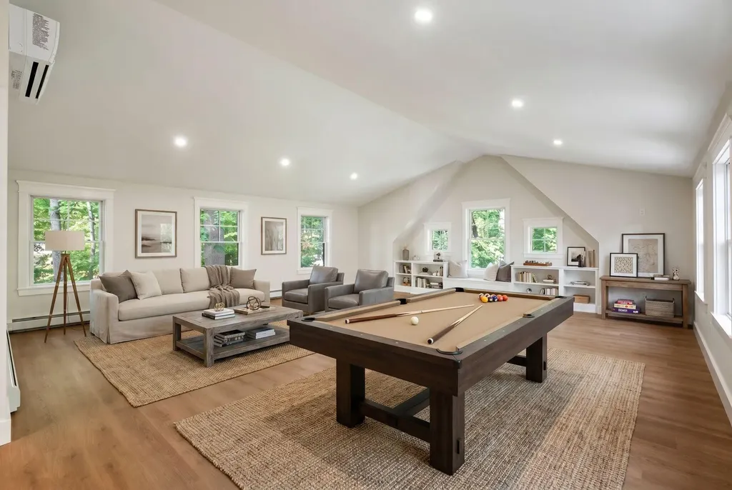 32 Hutchins Road Raymond ME 04071