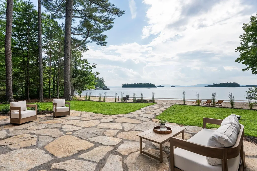 32 Hutchins Road Raymond ME 04071