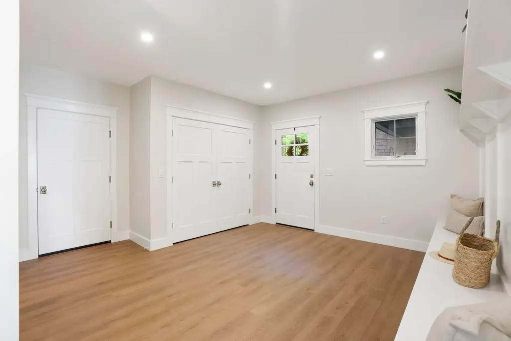 32 Hutchins Road Raymond ME 04071