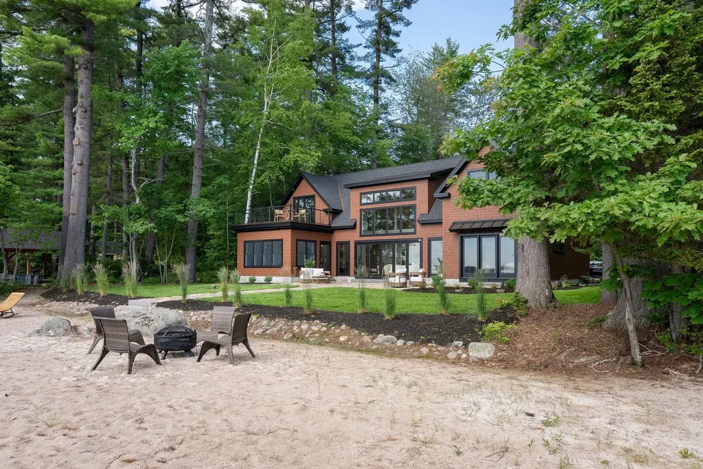 32 Hutchins Road Raymond ME 04071