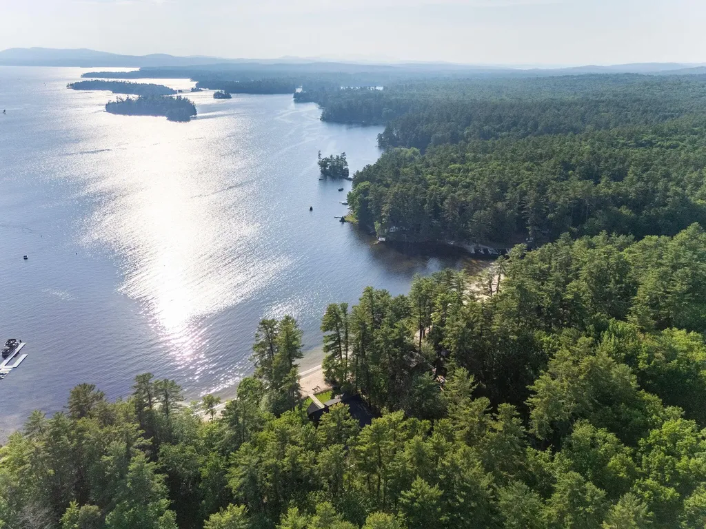 32 Hutchins Road Raymond ME 04071