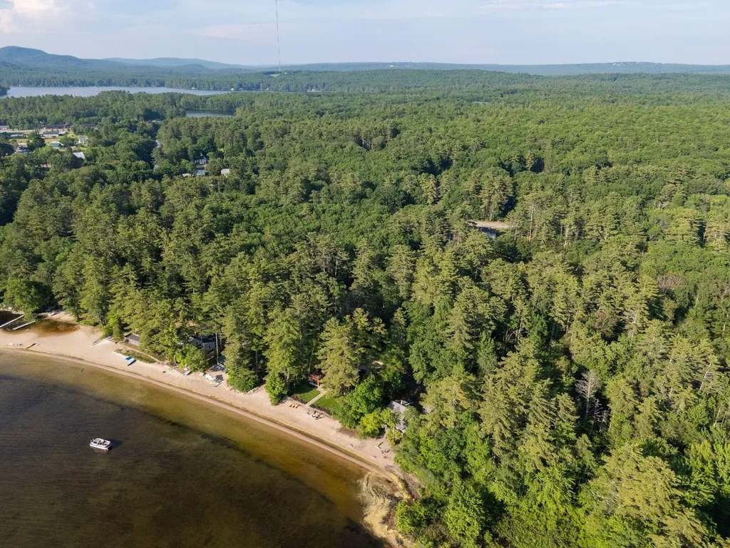 32 Hutchins Road Raymond ME 04071
