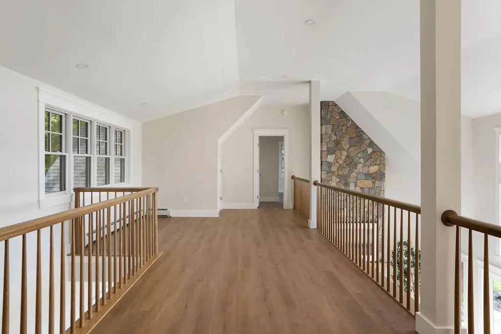 32 Hutchins Road Raymond ME 04071
